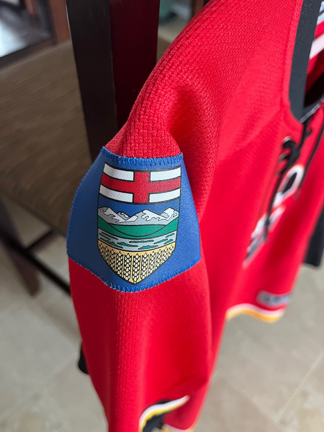 Women’s XL Calgary Flames jersey + toque  in Women's - Tops & Outerwear in Calgary - Image 4