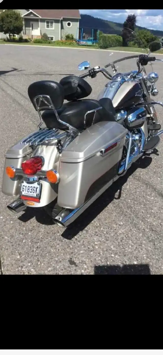 2018 Harley Davidson Road King in Touring in Ottawa - Image 6