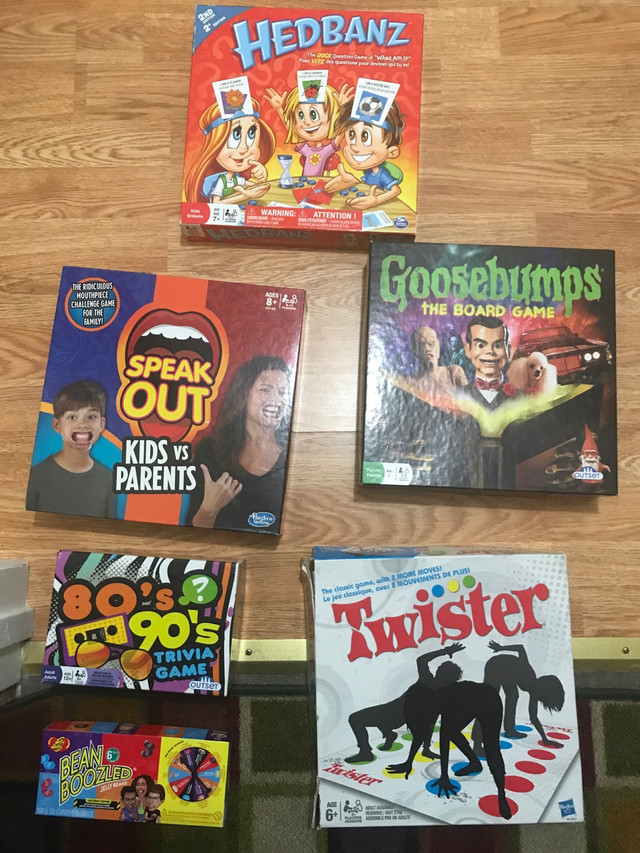 Board game bundle in Toys & Games in Timmins