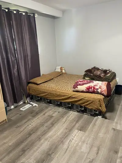 Shering room avaible very nice clean and nice fully furnished only femel girls