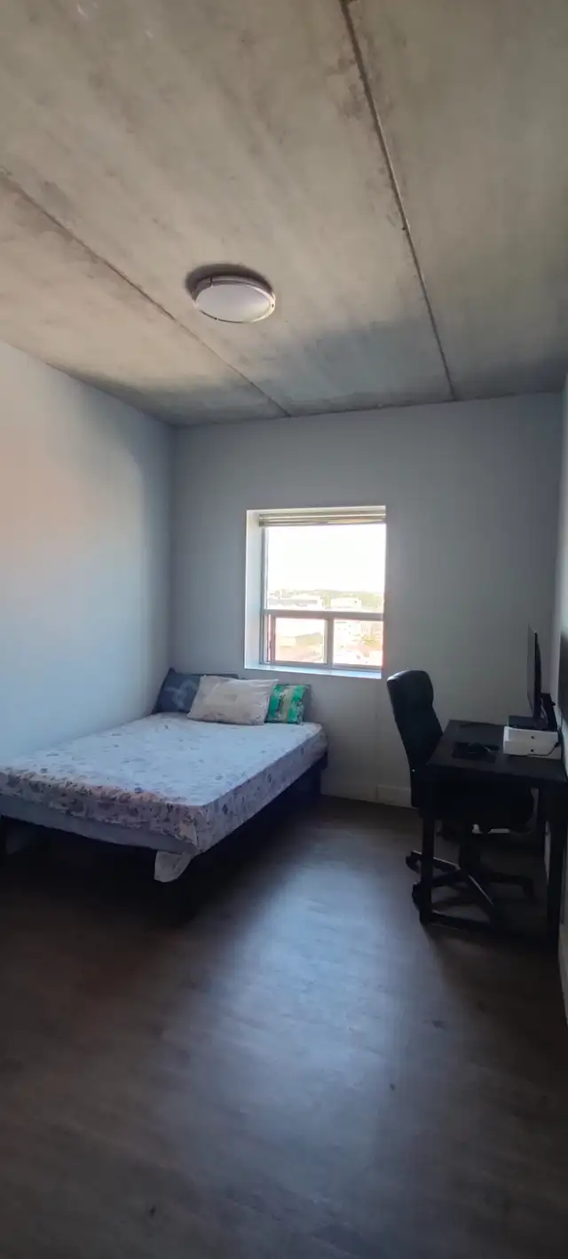 1 Bed/1 bath penthouse room near WLU in Room Rentals & Roommates in Kitchener / Waterloo - Image 2