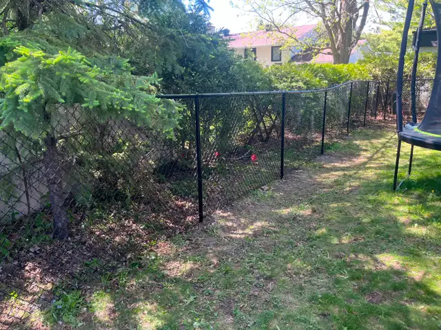 Professional Chain Link Fence Installation in Fence, Deck, Railing & Siding in Ottawa - Image 11