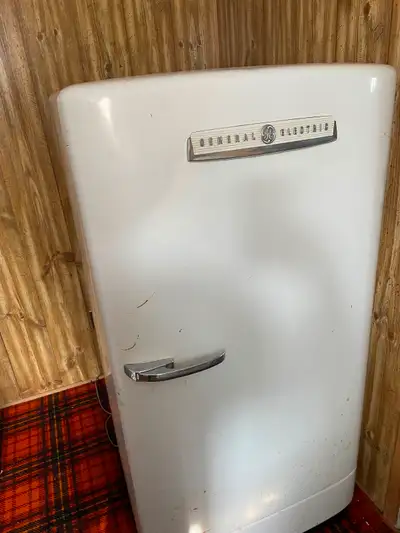 Old style fridge works great and in great shape