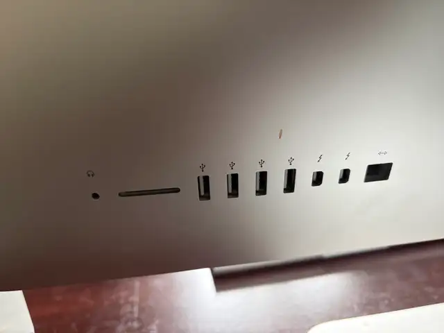 Imac desktop in Desktop Computers in City of Montréal - Image 4