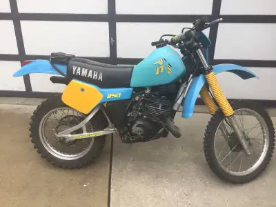 1983 Yamaha it 250 . Lots of work done to it.