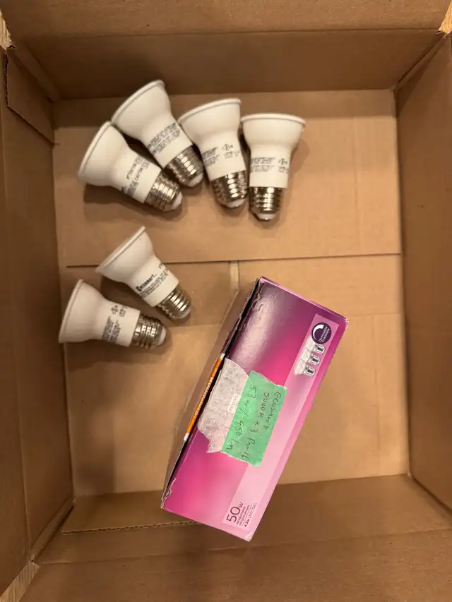 Miscellaneous light bulbs (par16 and regular medium base) in Indoor Lighting & Fans in City of Toronto - Image 3