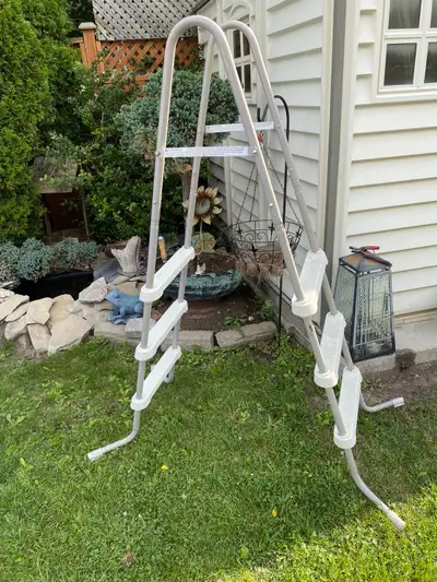 Above ground pool ladder for sale $25 or best offer it’s showing 3 steps but it’s a 5 step ladder. I...