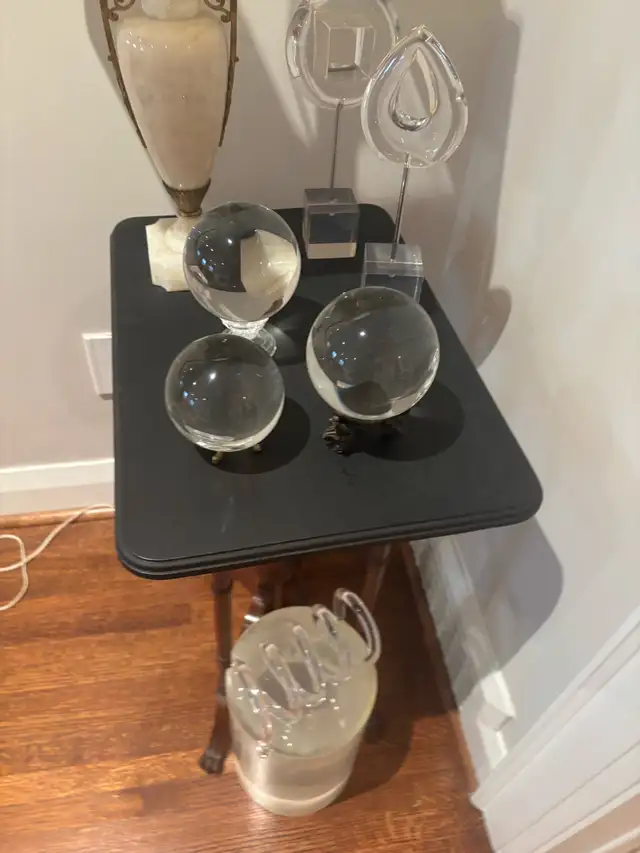 Antique Wooden Side Table in Home Décor & Accents in City of Toronto - Image 3