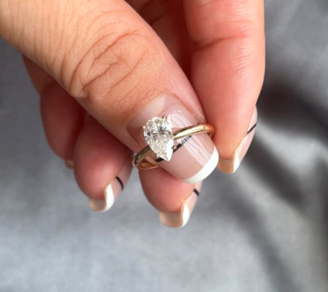 1ct Pear Cut Solitaire Moissanite Engagement Ring 10k Gold in Jewellery & Watches in Medicine Hat