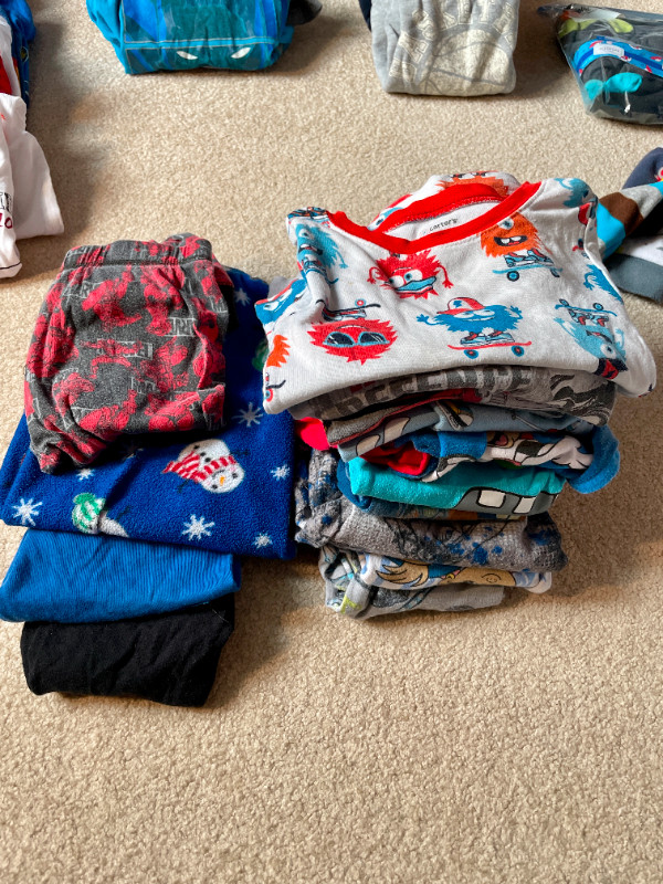 4T bundle of boys clothes in Clothing - 4T in Calgary - Image 3