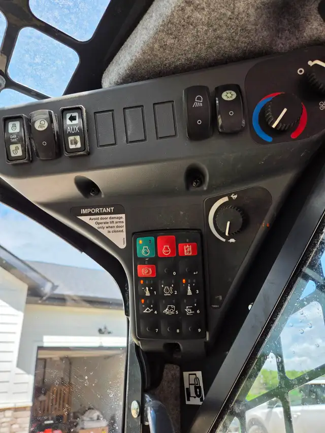 2023 John Deere 332G Skid Steer - 164 hours in Heavy Equipment in Winnipeg - Image 7