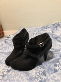 Women Black Boot Size 8