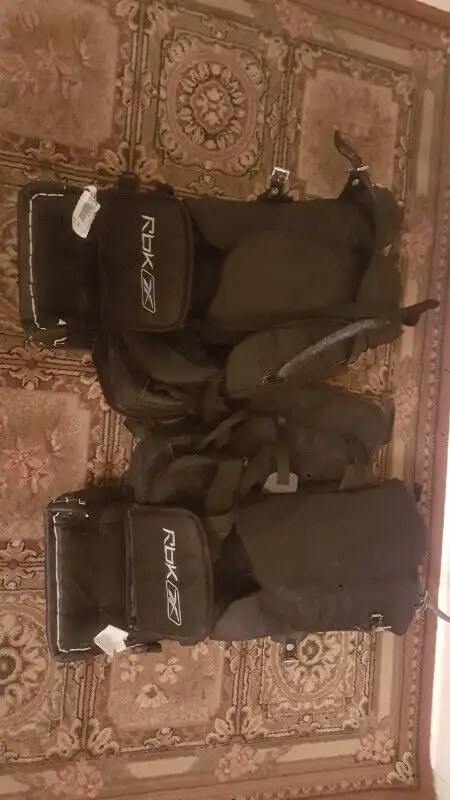 Reebox RBK 6K  JR 29" 74cm Goalie pads in Hockey in Markham / York Region - Image 7