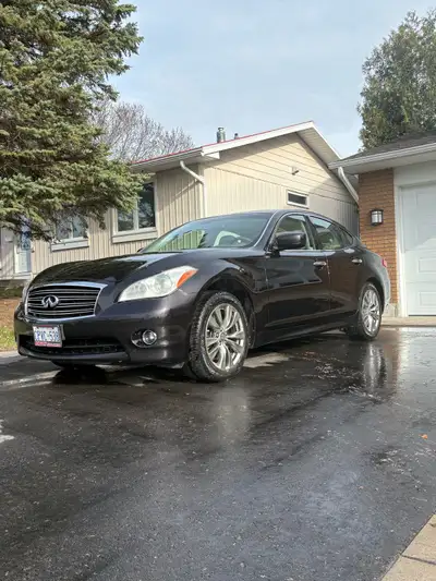 2012 Infiniti M37x Good car. Second owner. All wheel drive. Full beige leather. Clock. V6. Low KMs....