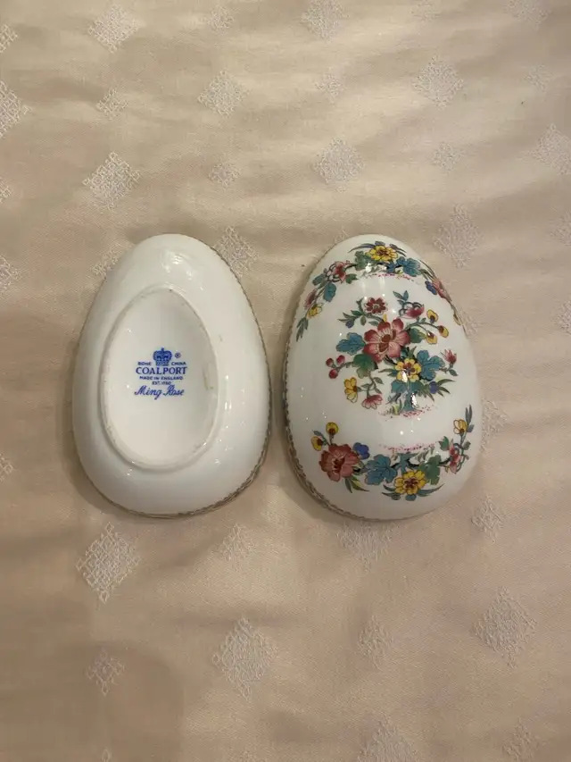 Coalport Egg in Arts & Collectibles in Mississauga / Peel Region - Image 5