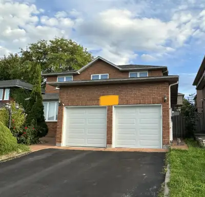 Freshly painted two bedrooms apartment in a legal basement near Yonge and Mulock. It is in a quiet n...