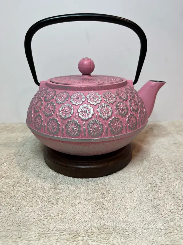 Apple Blossoms Cast Tea Pot62854394113155120