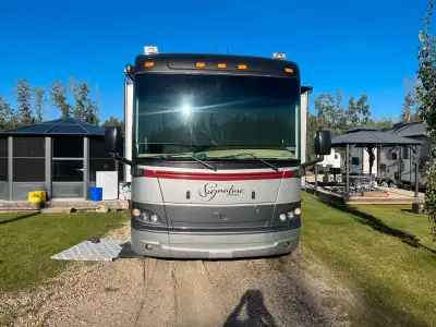 37 foot Triple E class A signature motor home. Cummins 340 diesel,6 speed Alison transmission 4 slid...