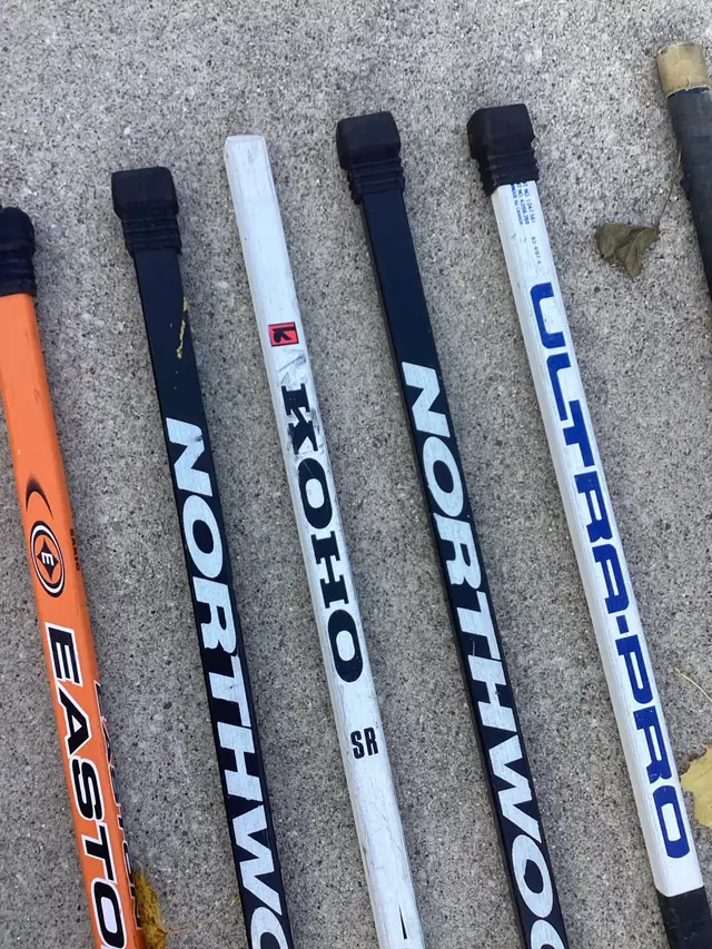 11 Used Wood Hockey Sticks in Hockey in Chatham-Kent - Image 3