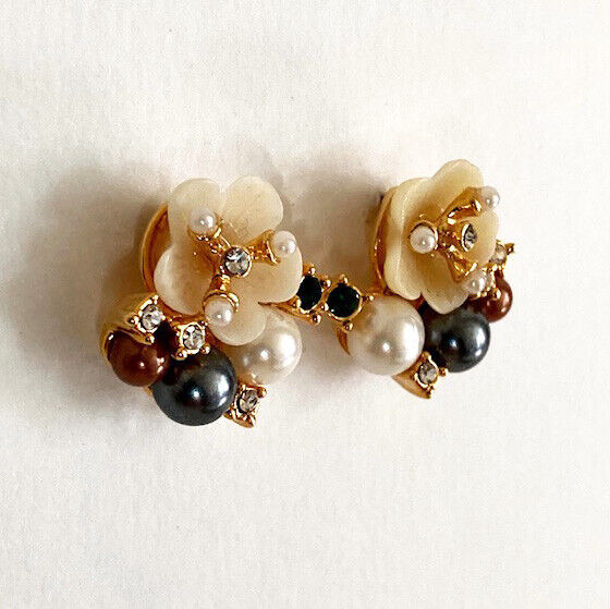 ELEGANT FLORAL PIERCED EARRINGS GP w PEARLS & FAUX JEWELS NEW in Jewellery & Watches in Stratford - Image 3