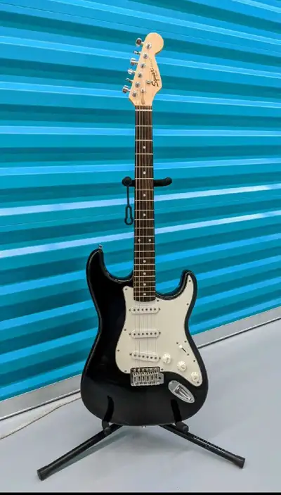 Squire Stratocaster, Black, View more