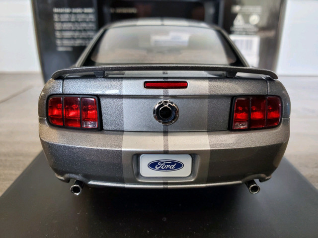 1:18 Diecast Autoart 2005 Ford Mustang GT  Tungsten Silver in Arts & Collectibles in Kawartha Lakes - Image 4