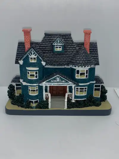 Collectible Figurine - Winterholme Manor - Catherine Karnes Munn, View more