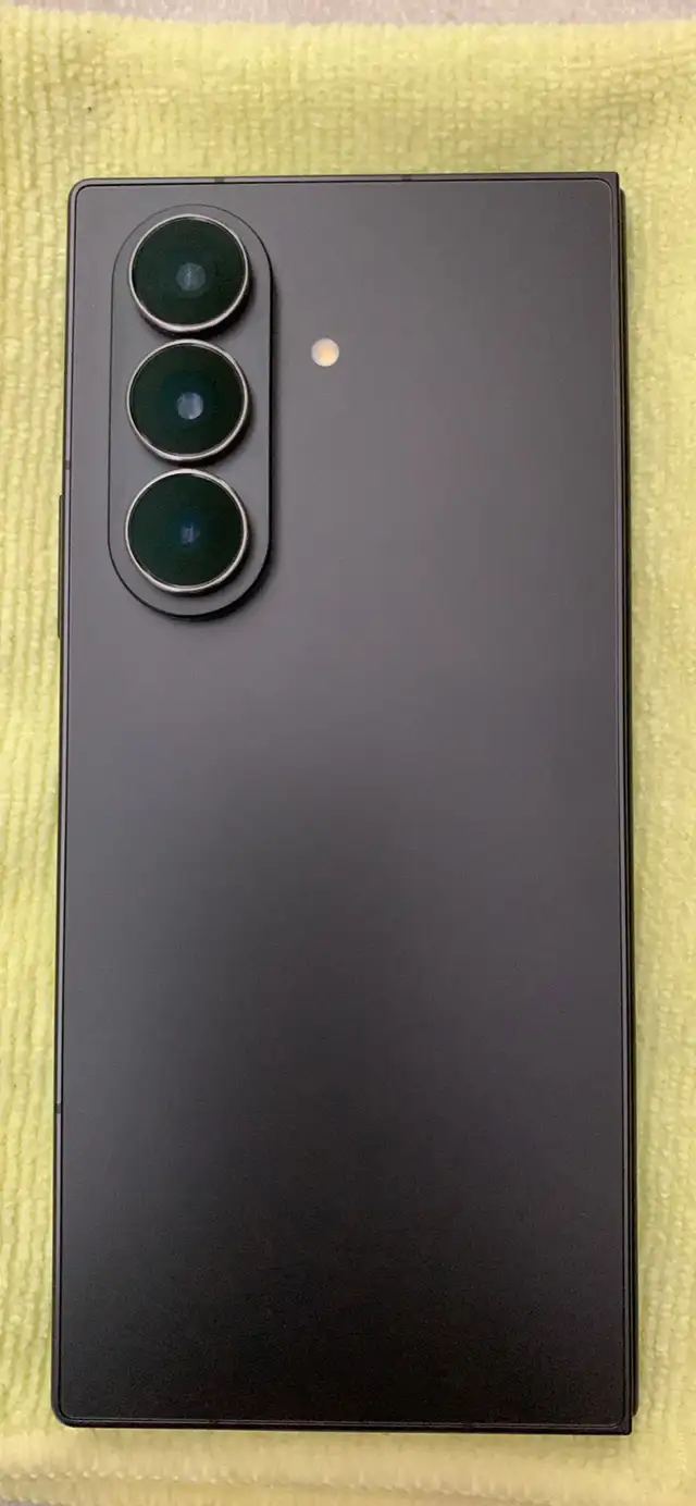 Samsung Zfold 7,Jet Black.Brand New in Cell Phones in North Bay - Image 6