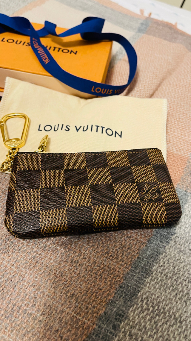 Authentic Louis Vuitton Key Pouch in Women's - Bags & Wallets in Mississauga / Peel Region