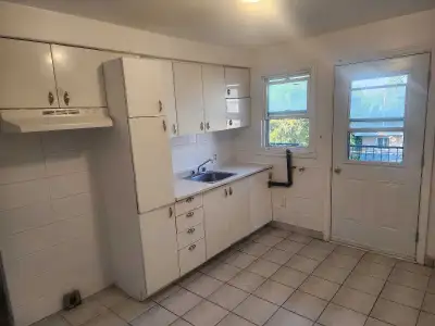 This charming and well-maintained apartment is available 4-1/2 close metro st Michel if you are inte...
