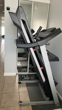  Treadmill crossover 415 in great condition 