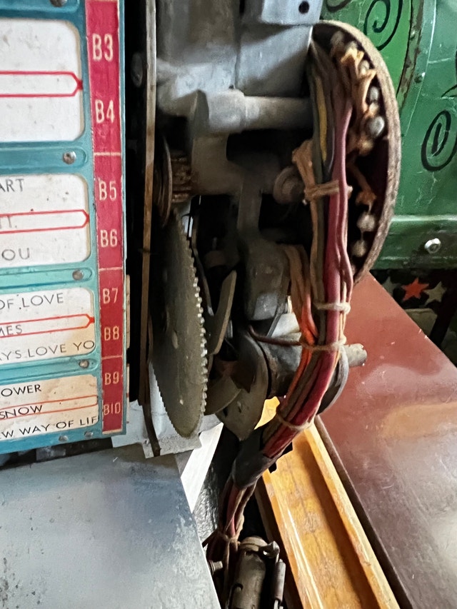 Vintage coinoperated Seeburg 3W1 wallbox, jukebox, early 50’s Arts