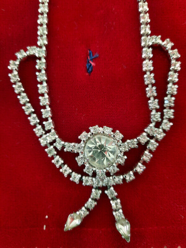 Vintage - Superbe collier brillant et scintillant (avec prime) dans Bijoux et montres  à Longueuil/Rive Sud - Image 2