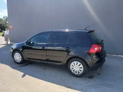 Up for sale volxwagan golf 2.5 litre 4 cylinder engine runs& drives very smoothly front wheel drive...