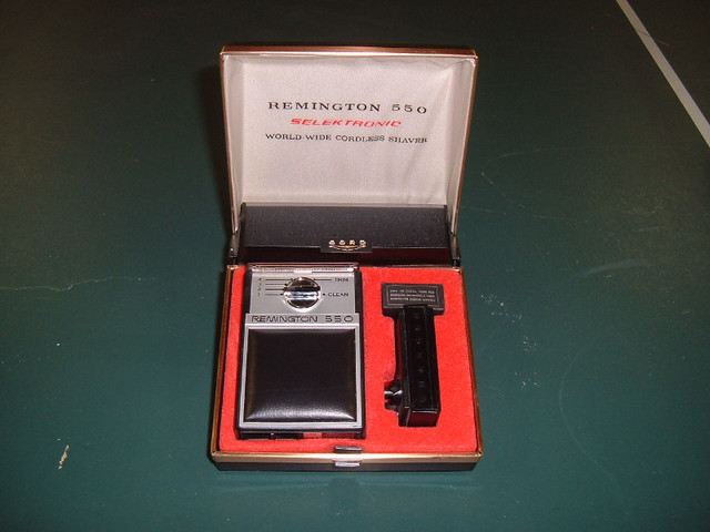 Remington Selektronic World-Wide Cordless Shaver in Arts & Collectibles in Belleville