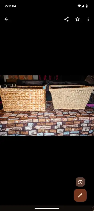 lire regarde les photos et li Tu vois l'annonce oui ses disponible Panier en osier 2/15$ Non négocia...