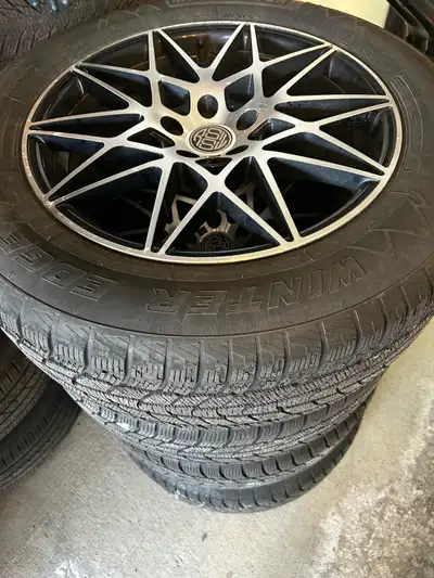 Off a Volkswagen Tiguan/Atlas Size: 236/60R18 CenterBore: 57.1 mm Bolt Pattern: 5x112 Tire Tread: 8/...