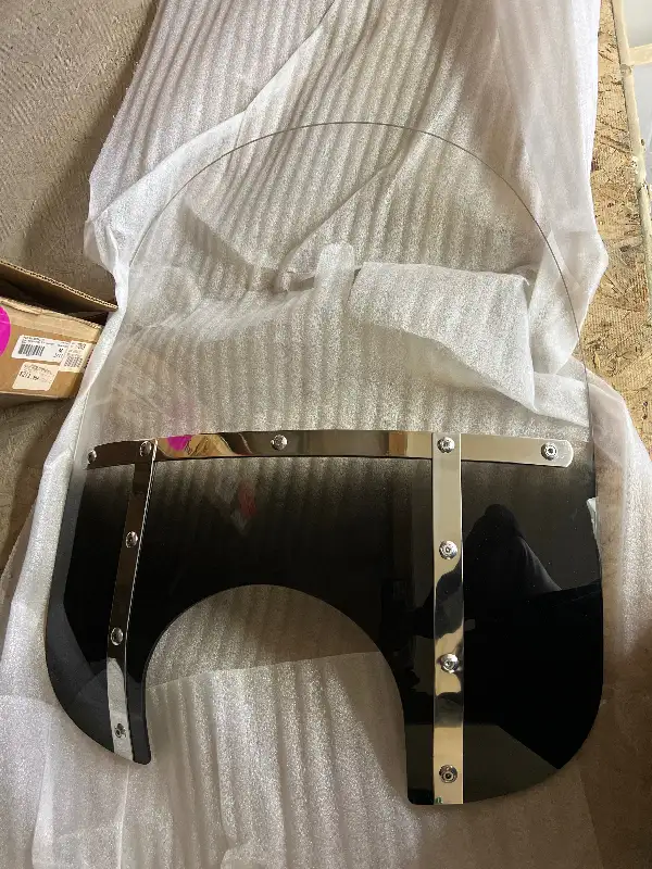 Motorcycle  windshields Memphis Shades mem3711 Yamaha Kawasaki in Other in Barrie - Image 2