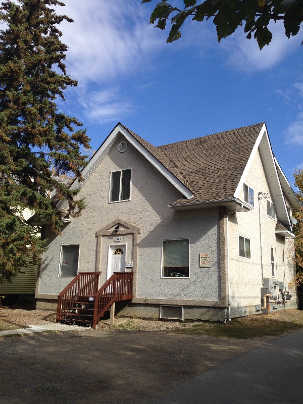 Cozy new wood flooring 2 bedroom suite is available now Long Term