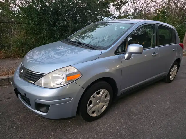 2009 Nissan versa SL