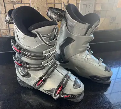 ROSSIGNOL EXALT SKI BOOTS.. MADE IN ITALY. SIZE 8 ..308MM, View more