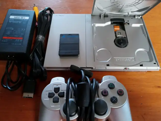 PlayStation 2 Slim Console in Older Generation in Owen Sound - Image 3