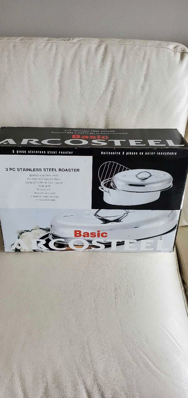 Brand new Arcosteel stainless steel roaster  in Toasters & Toaster Ovens in Mississauga / Peel Region