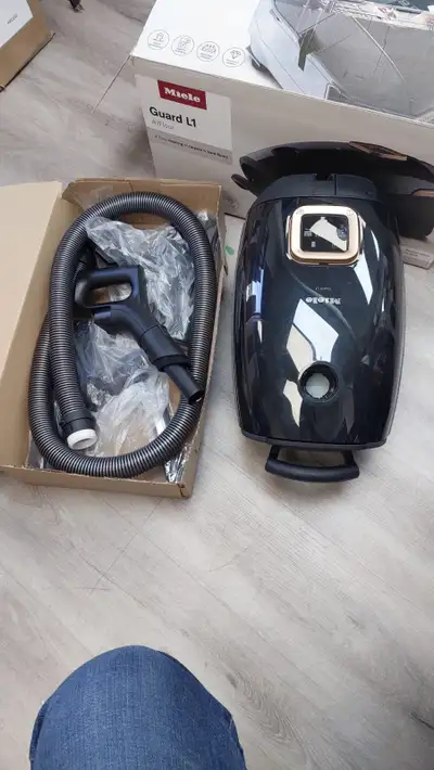 Miele Guard L1 AllFloor Canister Vacuum, View more