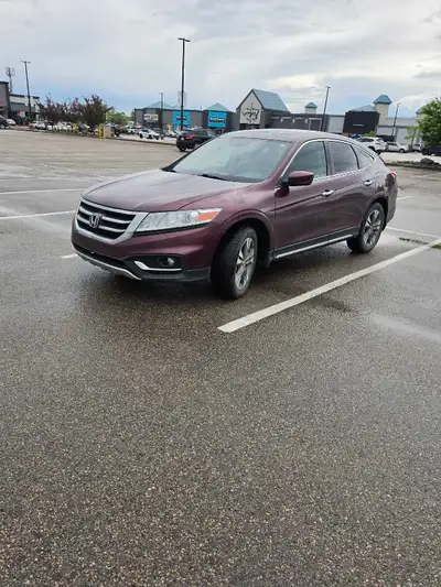 Clean carfax clean car with 4wd. 3.6 ENGINE V6 ( GOOD ON GAS) HAS 1 SPOT OF RUST SHOWING IN PIC NAVI...