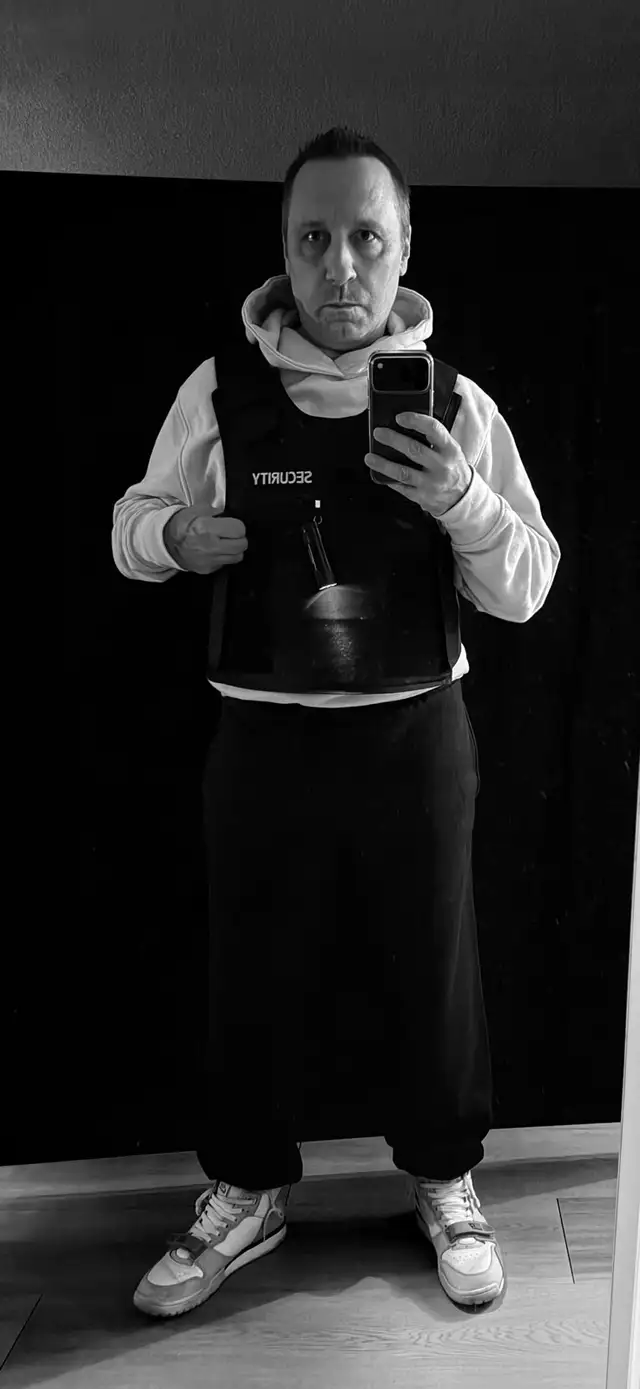 PRIVATE SECURITY GUARD438520450111907840