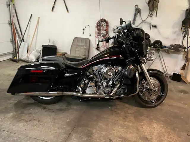 PRICE DROP.     Custom HarleyRod bagger all new parts in Touring in Winnipeg - Image 4