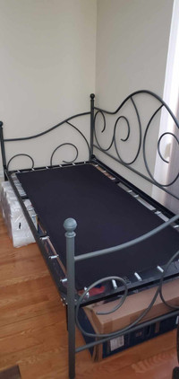 metal day bed