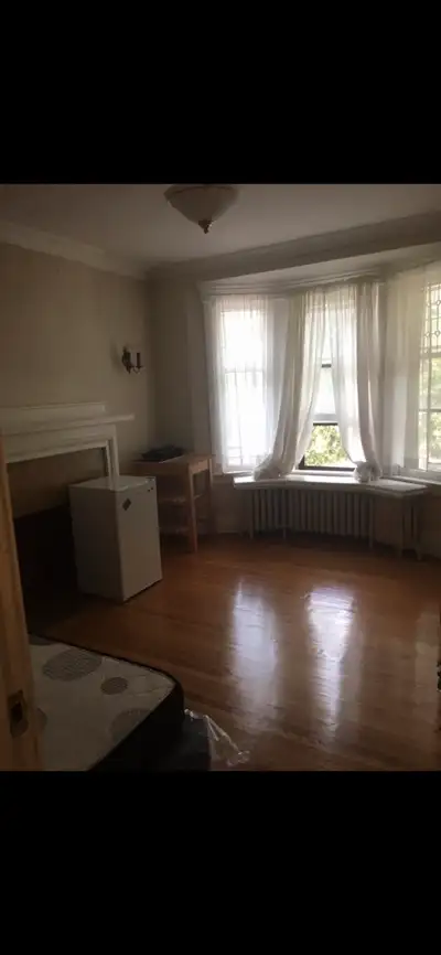 High Park-Roncesvalles Large Private Furnished Room immedietly