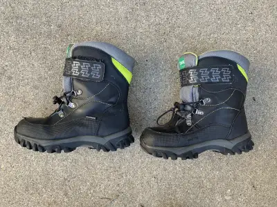 Size 4 winter boots, View more